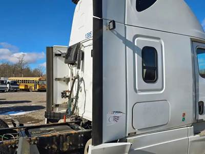 Freightliner Cascadia 126 Right Sleeper Fairing