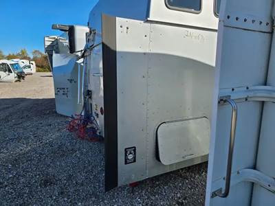 International 9900i Right Sleeper Fairing