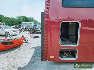 Kenworth T600 Right Sleeper Fairing for a 2009 Kenworth T660