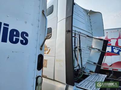 Volvo VNL Left Sleeper Fairing