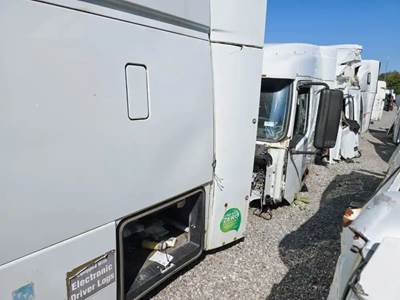Volvo VNL Left Sleeper Fairing