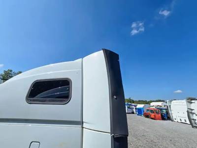 Volvo VNL Left Sleeper Fairing