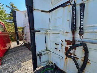 Volvo VNL Left Sleeper Fairing