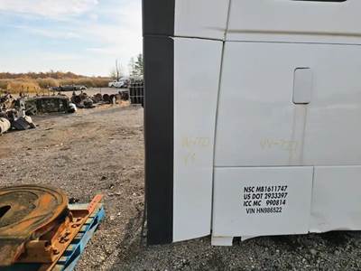 Volvo VNL Right Sleeper Fairing