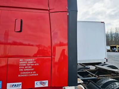 Volvo VNL Left Sleeper Fairing