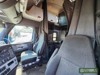 Freightliner Cascadia Sleeper Part for a 2018 Freightliner Cascadia 123