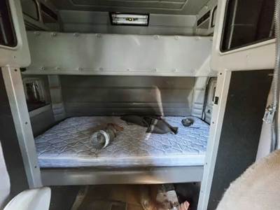 Peterbilt 386 Sleeper Part