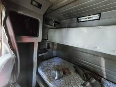Peterbilt 386 Sleeper Part