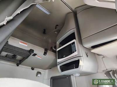 Volvo VNL Sleeper Part