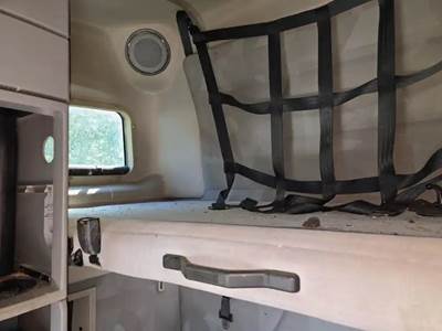 Volvo VNL Sleeper Part
