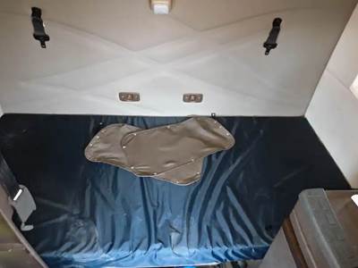 Volvo VNL Sleeper Part