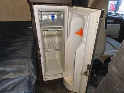 Volvo VNL Sleeper Part