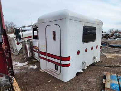 Peterbilt 389 Sleeper