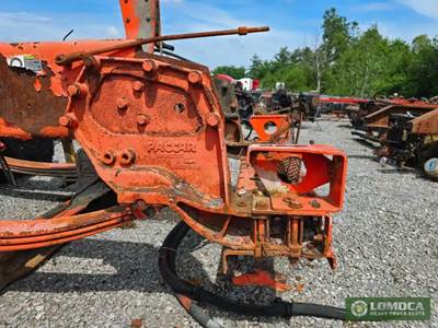 Kenworth T800 Left Spring Hanger