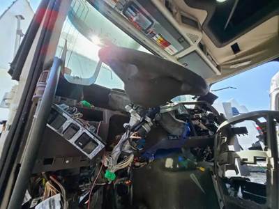 Volvo VNL Steering Column