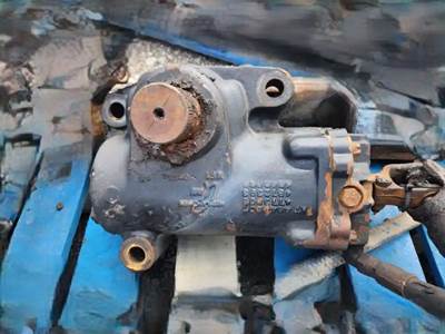 TRW/ROSS Hydrapower Steering Gear / Rack for a 2001 Peterbilt 378