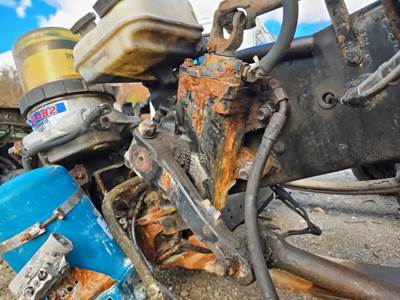 TRW/ROSS Steering Gear / Rack for a 2013 Freightliner Cascadia 125