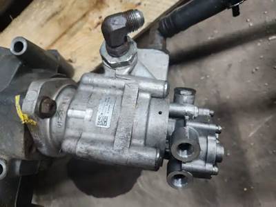 Paccar MX-13 Steering Pump for a 2017 Peterbilt 567