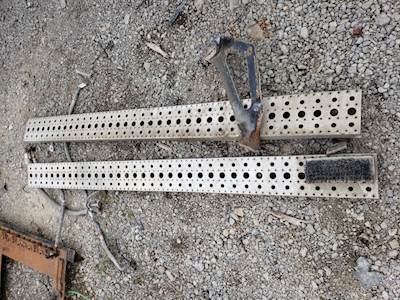 Freightliner Cascadia 125 Step