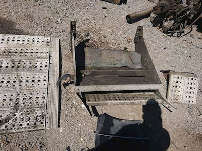 Freightliner FLD120 Classic Step for a 2004 Freightliner Classic 120