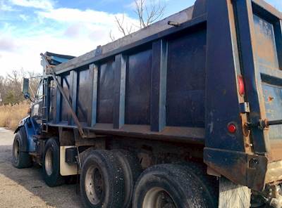 Hendrickson Tag / Pusher Axle for a 1997 Ford LT9513 LOUISVILLE 113