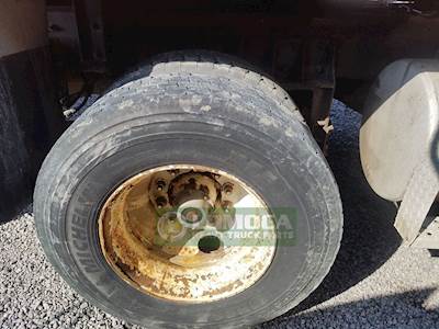Hendrickson Tag / Pusher Axle for a 2001 Freightliner FLD120