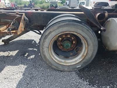 NEWAY Tag / Pusher Axle for a 1995 Volvo AUTOCAR ACL64