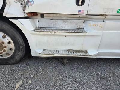 Freightliner Cascadia 126 Left Tank Fairing