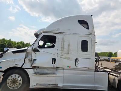 Freightliner Cascadia 126 Left Tank Fairing