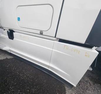 Freightliner Cascadia 126 Left Tank Fairing