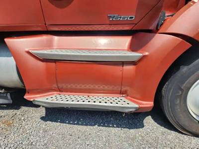 Kenworth T680 Right Tank Fairing