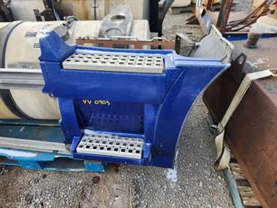 Volvo VNL Left Tank Fairing