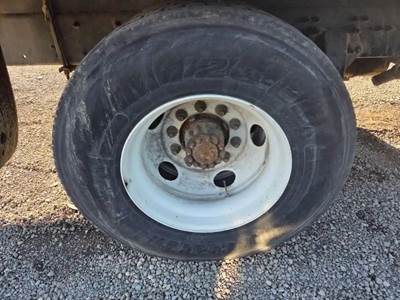 Freightliner M2 106 Tire