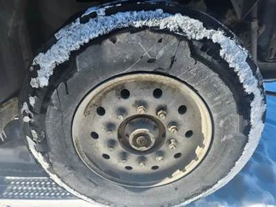 International HX620 Tire