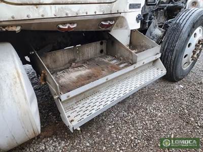 International 9900i Tool Box