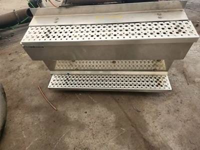 International LT625 Tool Box