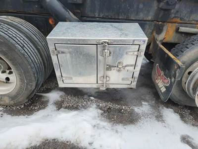 Kenworth T800 Tool Box