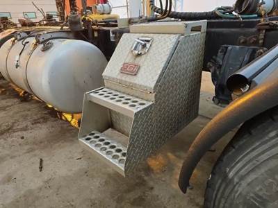 Peterbilt 579 Tool Box
