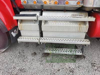 Western Star 4900FA Tool Box for a 2017 Western Star 4900 FA