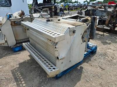 Western Star 4900FA Tool Box for a 2019 Western Star 4900 FA