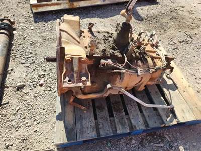 Eaton-Fuller Transmission for a 2015 Western Star 4900 FA