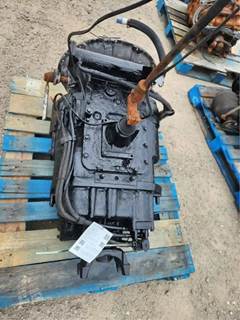 Eaton-Fuller RTLO16913A Transmission for a 2013 Peterbilt 384