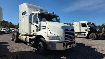 Eaton-Fuller RTLO18913A Transmission for a 2015 Mack CXU613