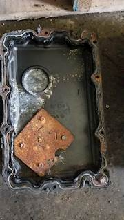 Cummins N14 Valve Cover for a 1999 International 9900I