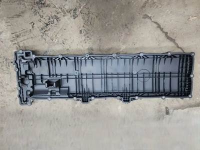 Detroit DD15 Valve Cover for a 2013 Freightliner Cascadia 125