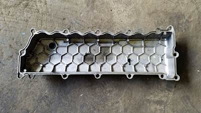 Isuzu 4HE1XS Valve Cover for a 2001 GMC W5500
