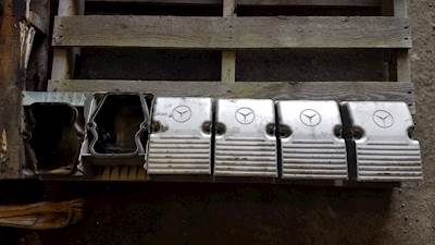 Mercedes-Benz OM460LA Valve Cover for a 2005 Sterling LT9500