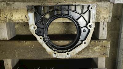 Volvo VED13 Valve Cover for a 2012 Volvo VNL