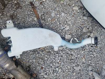 Freightliner Cascadia 125 Windshield Washer Reservoir