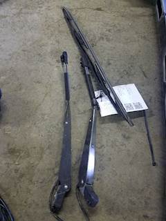 Mack Granite GU813 Windshield Wiper Arm for a 2015 Mack GU813